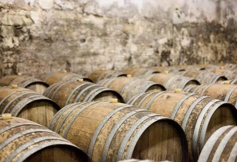 Aamiaismajoitus (B&B) Seigneurie De Peyrat