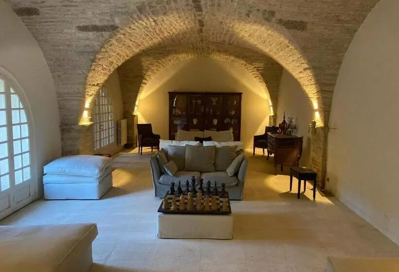 Aamiaismajoitus (B&B) Seigneurie De Peyrat