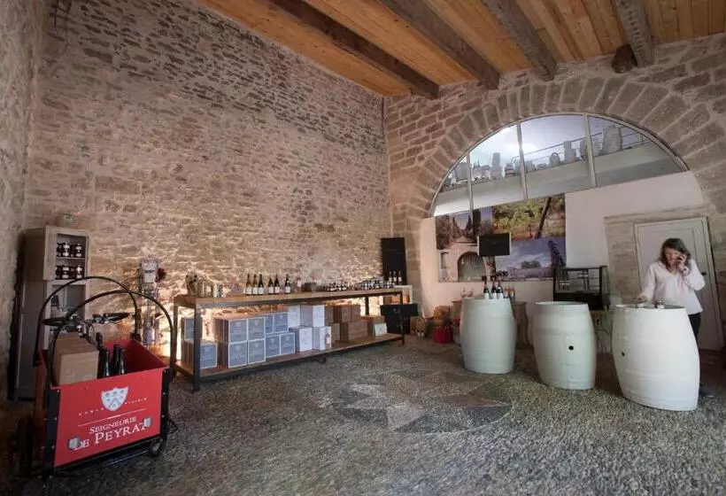 Aamiaismajoitus (B&B) Seigneurie De Peyrat