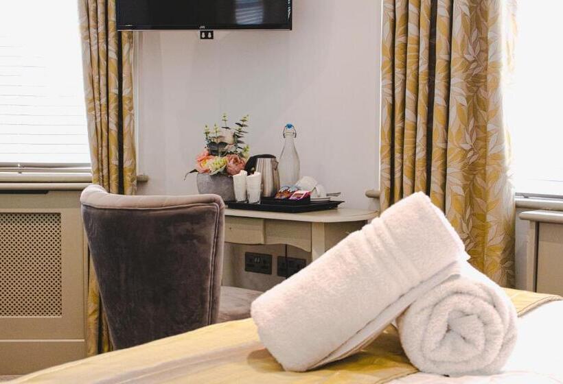 住宿加早餐  The Bat And Ball