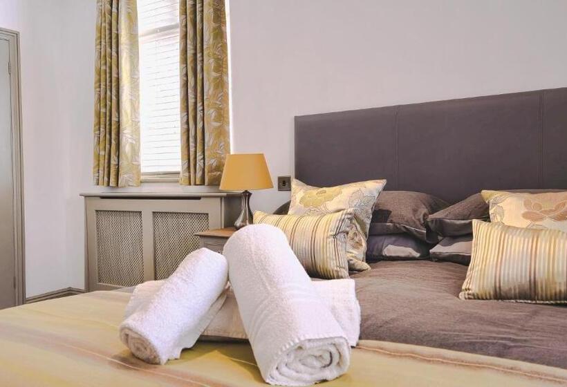 住宿加早餐  The Bat And Ball