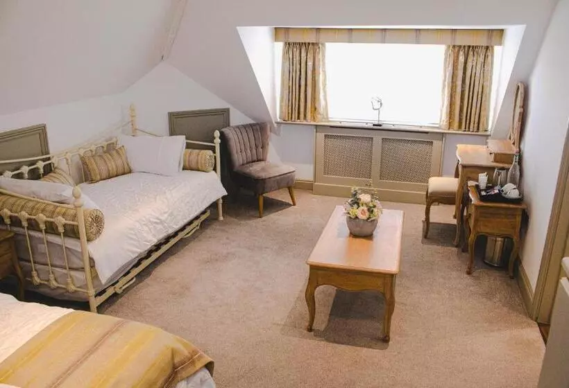 تختخواب و صبحانه The Bat And Ball