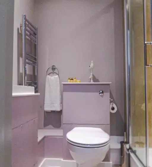 تختخواب و صبحانه The Bat And Ball