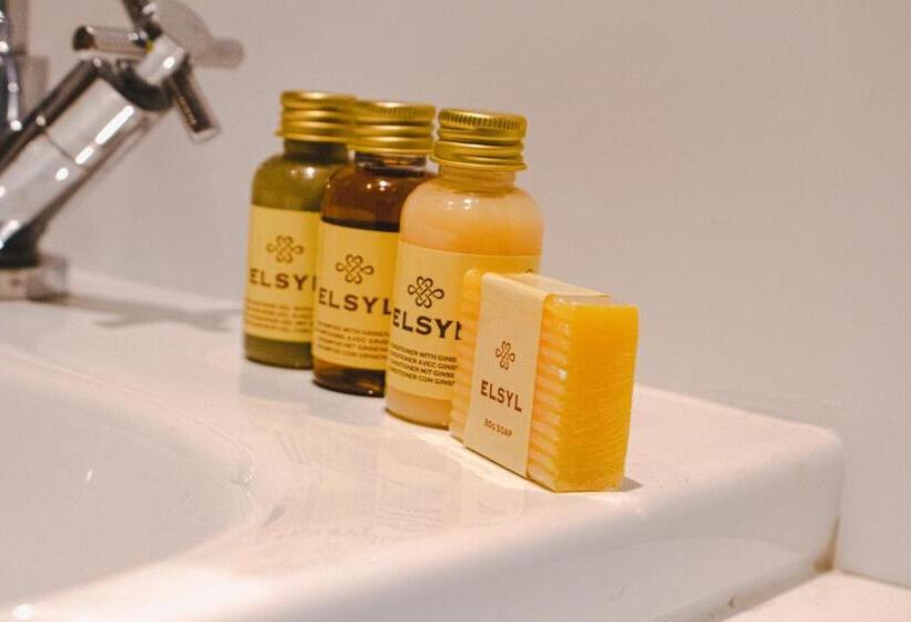 住宿加早餐  The Bat And Ball