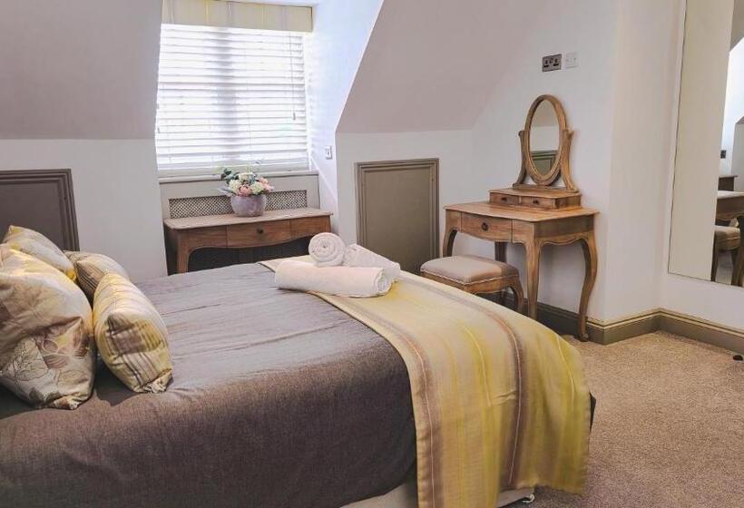 住宿加早餐  The Bat And Ball