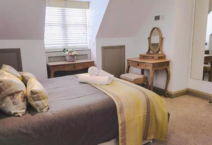 تختخواب و صبحانه The Bat And Ball