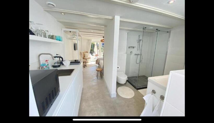 تختخواب و صبحانه Tranquil Guest House