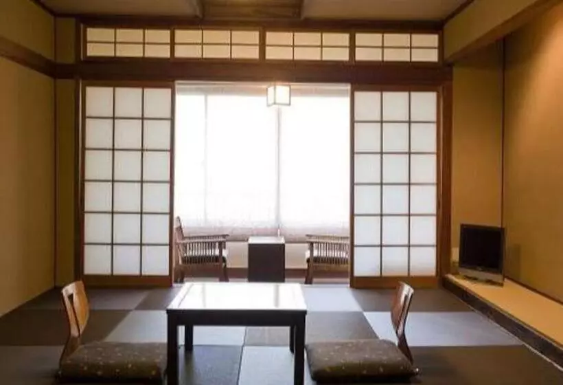 Hotelli 湯郷温泉 かつらぎ