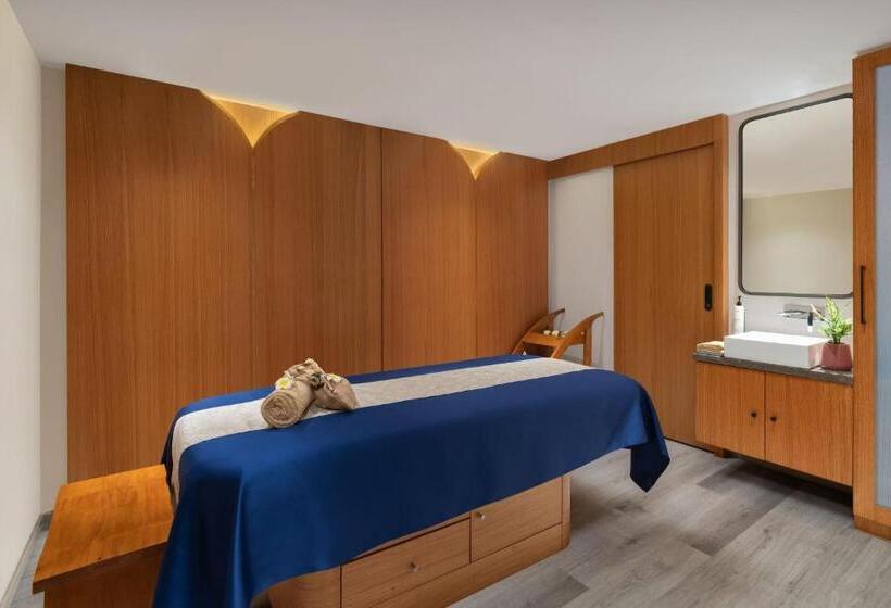 هتل Courtyard By Marriott Goa Colva