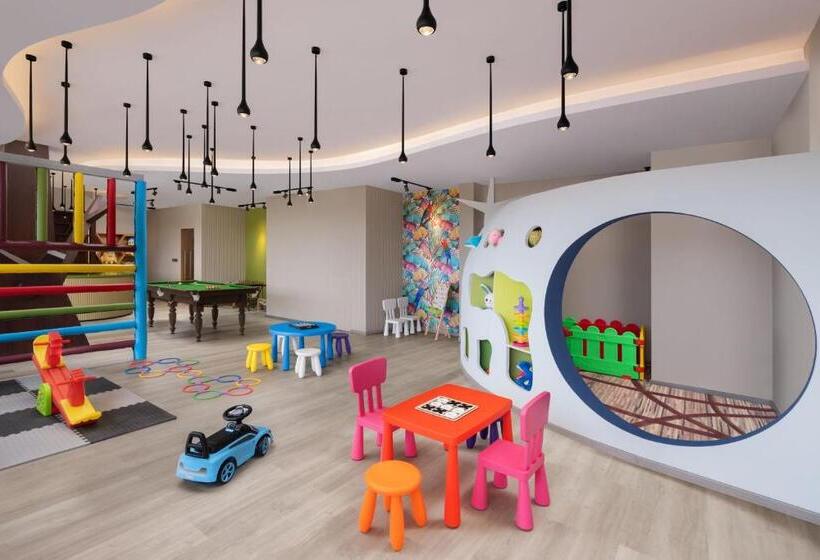 هتل Courtyard By Marriott Goa Colva