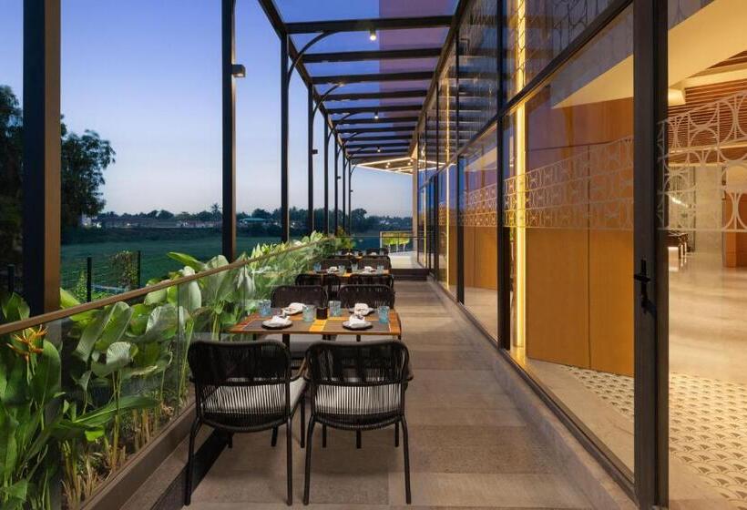 هتل Courtyard By Marriott Goa Colva