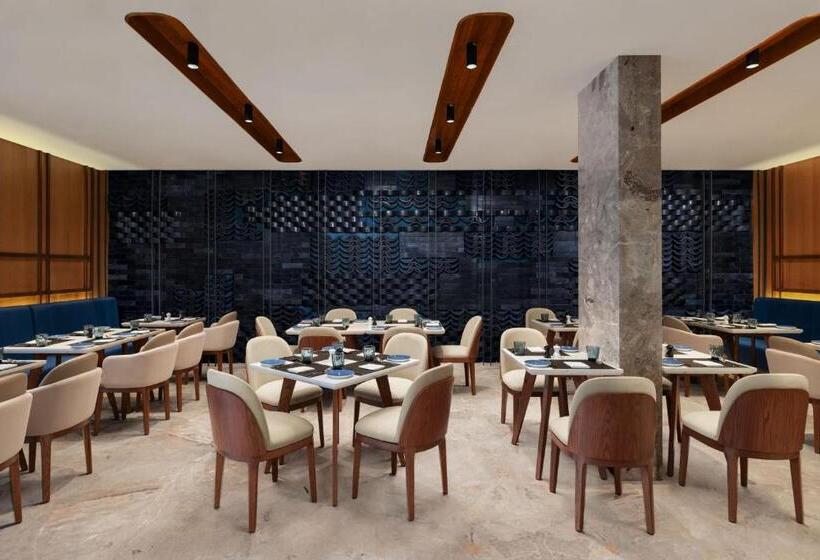 هتل Courtyard By Marriott Goa Colva