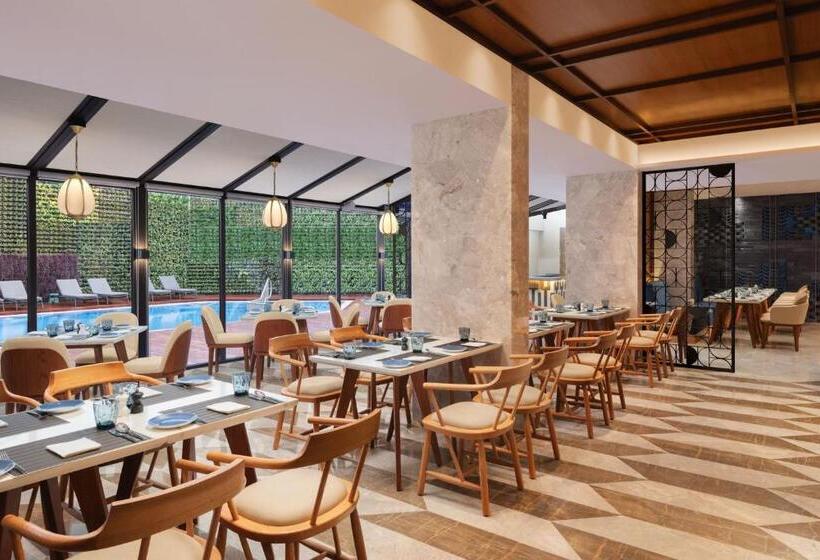 هتل Courtyard By Marriott Goa Colva