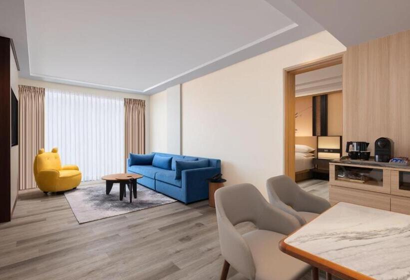 هتل Courtyard By Marriott Goa Colva