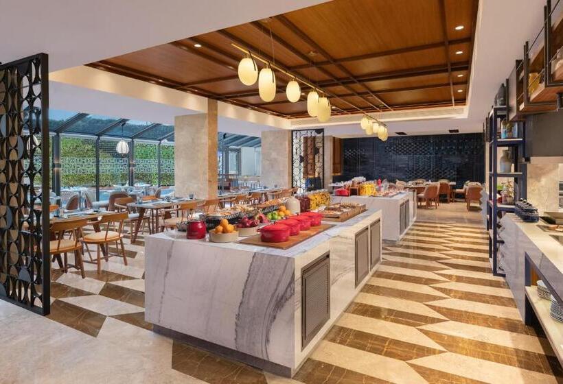 هتل Courtyard By Marriott Goa Colva