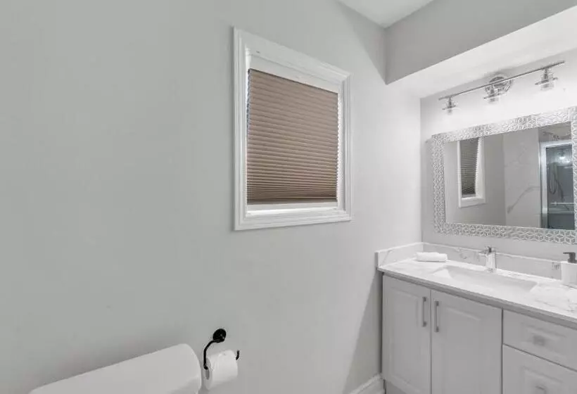 Hotelli Crescentwood Properties
