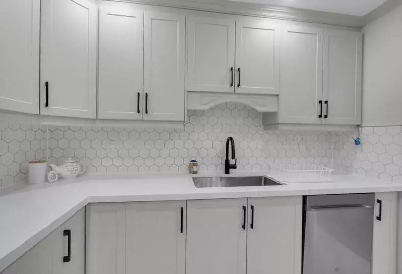 Hotelli Crescentwood Properties