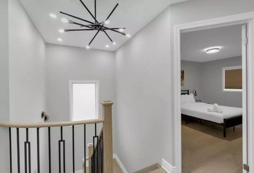 Hotelli Crescentwood Properties