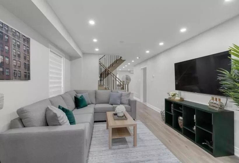 Hotelli Crescentwood Properties