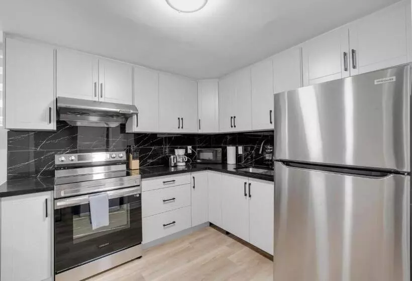 Hotelli Crescentwood Properties