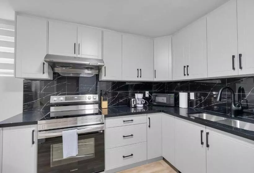 Hotelli Crescentwood Properties