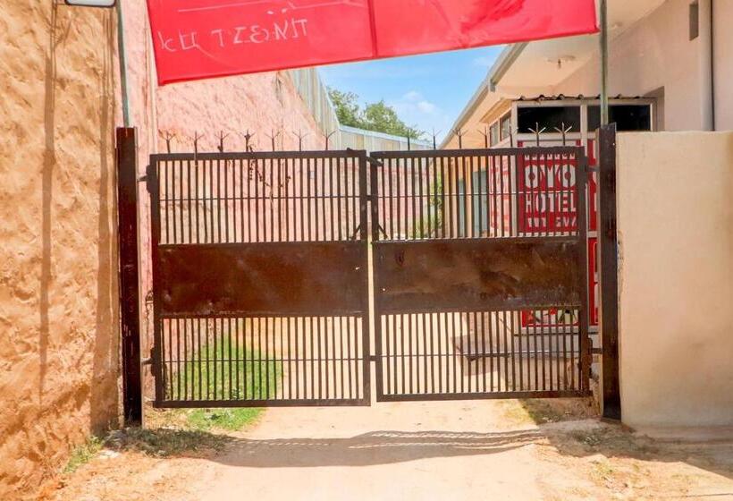 Hotel Oyo 82417 Radhe