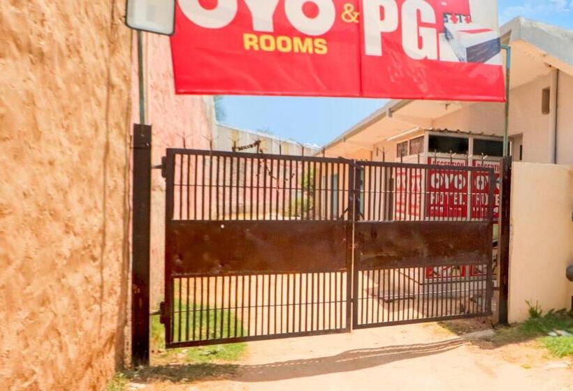 Hotel Oyo 82417 Radhe