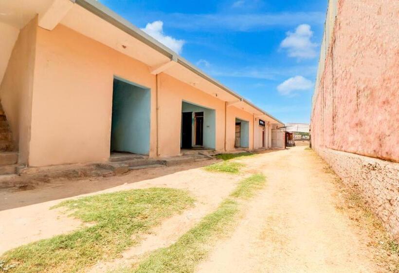 Hotel Oyo 82417 Radhe