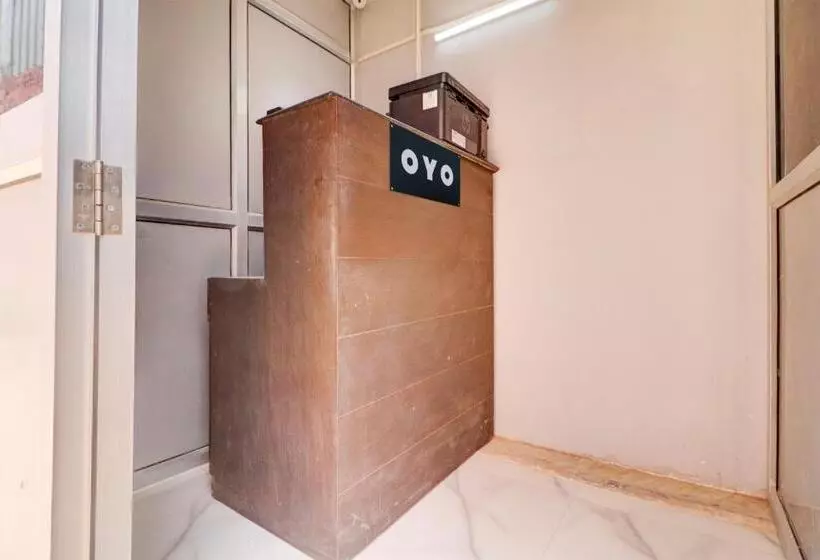 ホテル Oyo 82417 Radhe