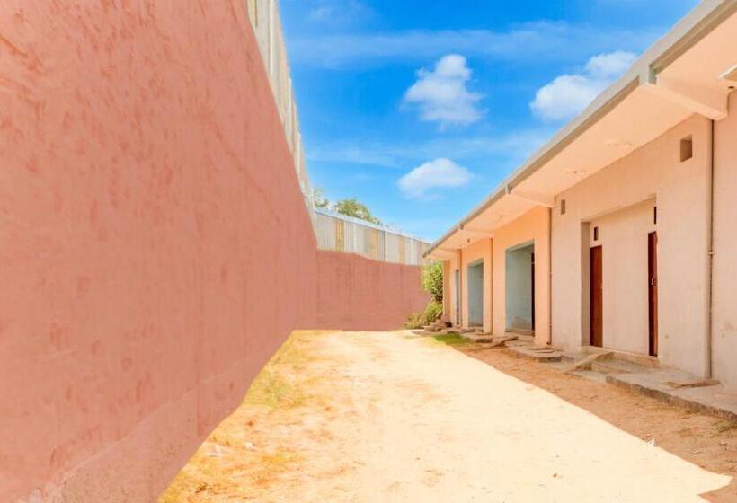 Hotel Oyo 82417 Radhe