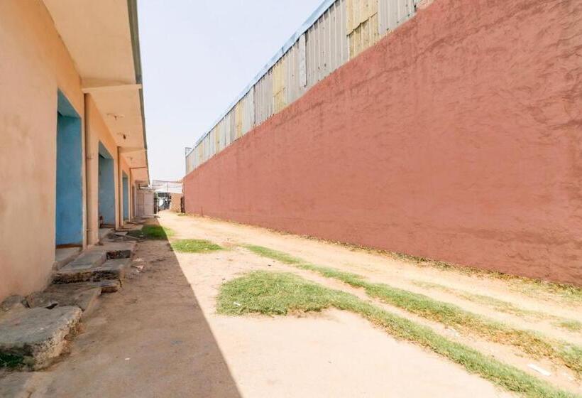 Hotel Oyo 82417 Radhe