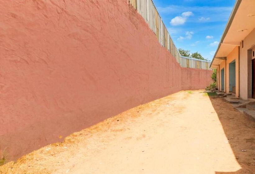 فندق Oyo 82417 Radhe