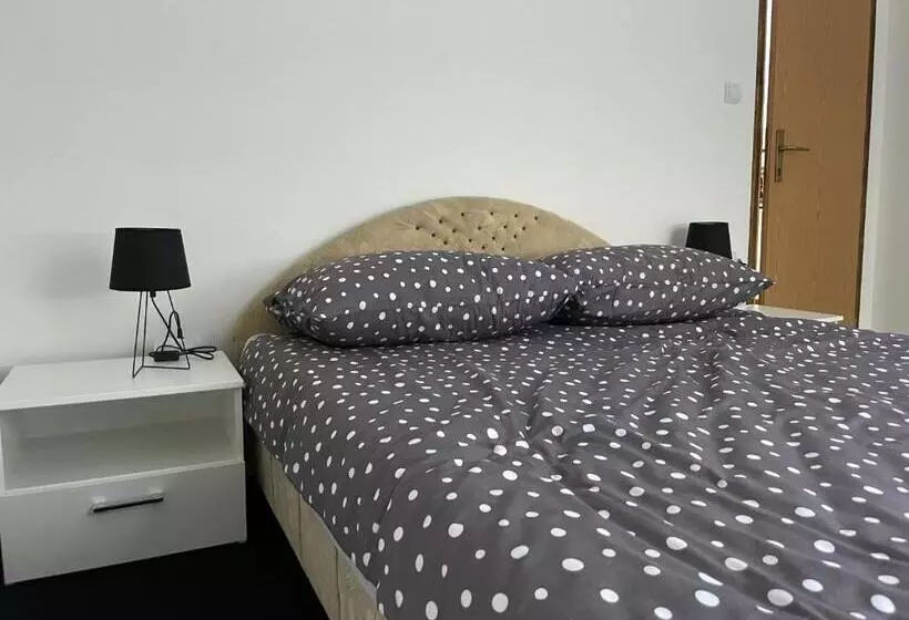 پانسیون Apartman H13