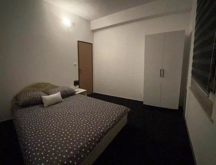 پانسیون Apartman H13