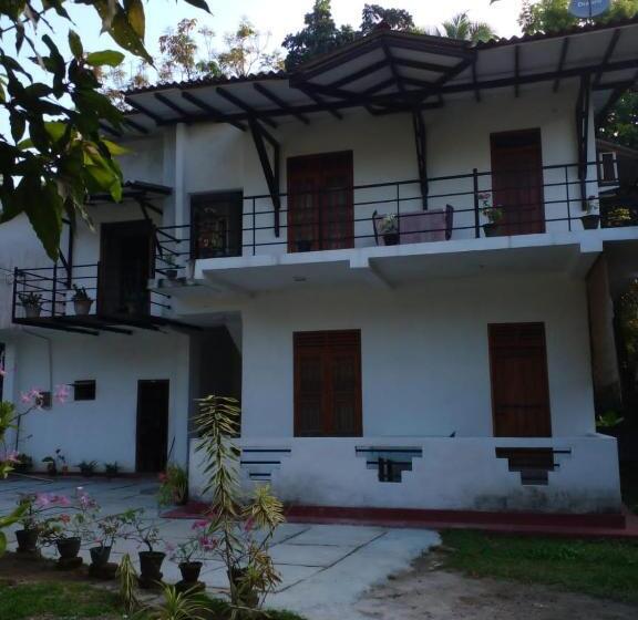 Panzió Neel S Guest House