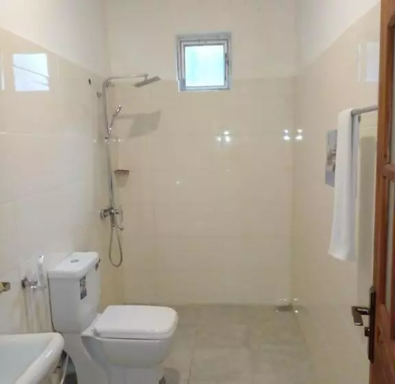 ペンション Neel S Guest House