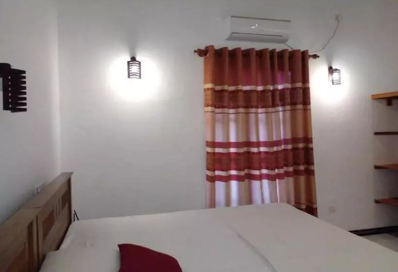 ペンション Neel S Guest House