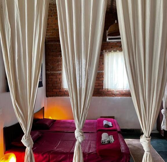 استراحتگاه Satori Wellness Cottages I Yoga Retreat, Sauna, Holistic Therapies & More