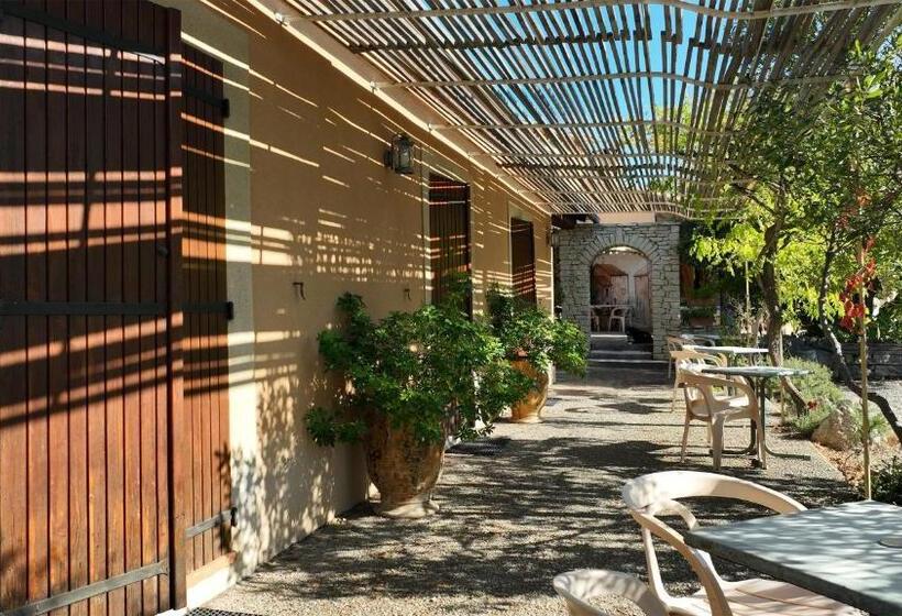 Общежитие Auberge De Lioux