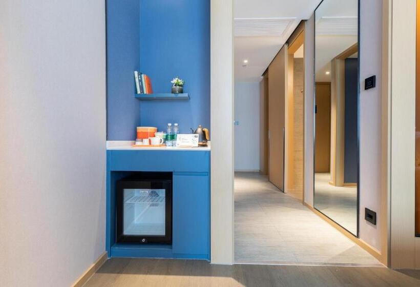 Atour Hotel Nanjing Drum Town Qingliang Gate