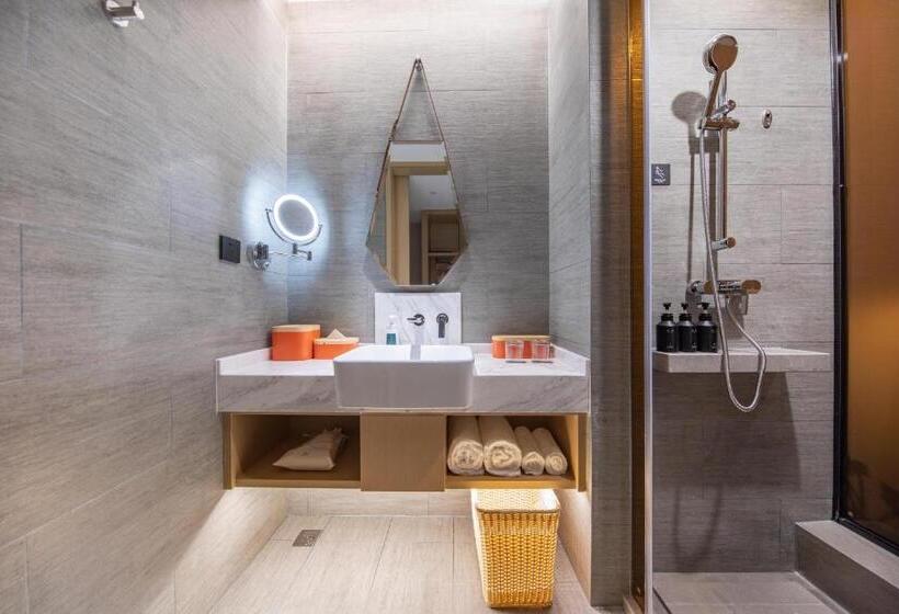 Atour Hotel Nanjing Drum Town Qingliang Gate