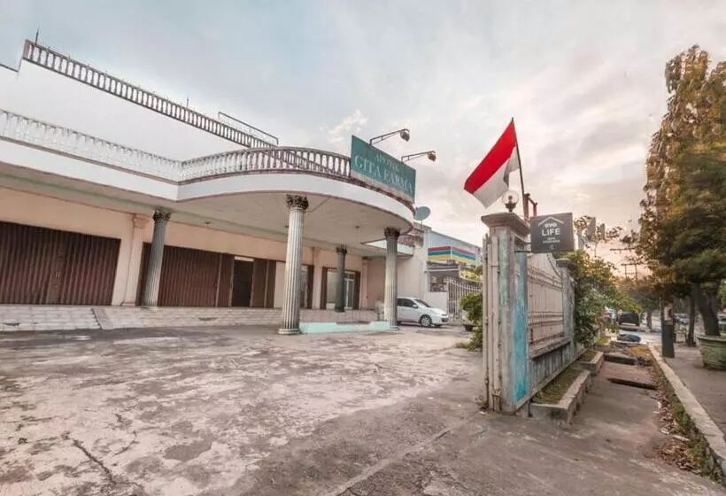 Hotelli Oyo Life 3047 Gita Kencana