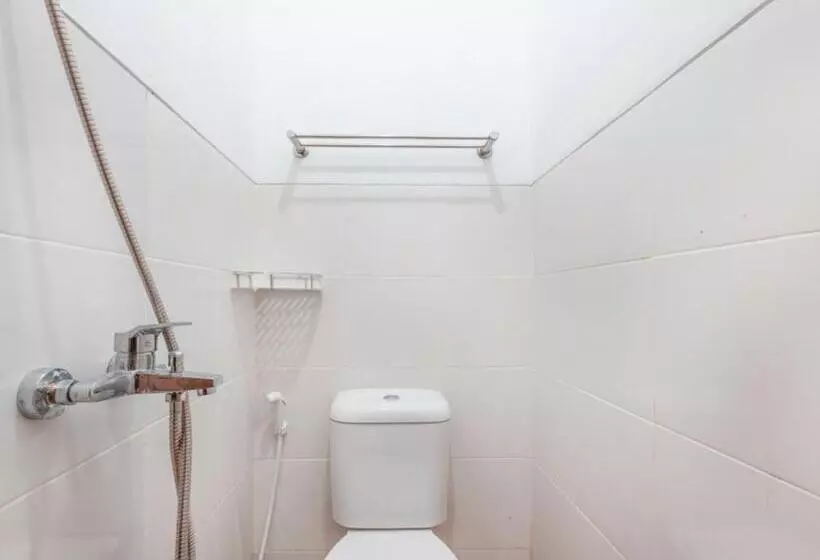 Hotelli Oyo Life 3047 Gita Kencana