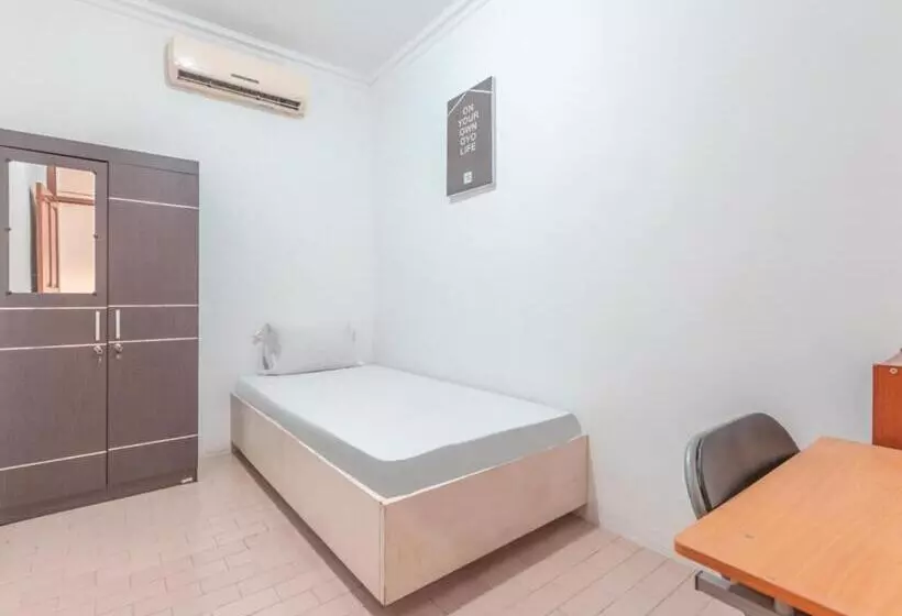 Hotelli Oyo Life 3047 Gita Kencana