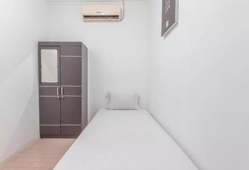 Hotelli Oyo Life 3047 Gita Kencana