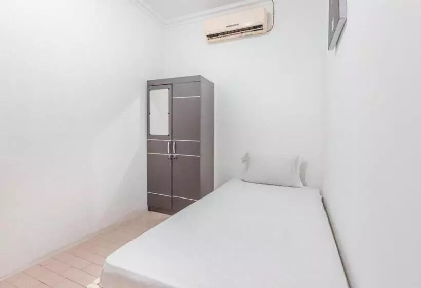 Hotelli Oyo Life 3047 Gita Kencana