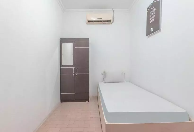 Hotelli Oyo Life 3047 Gita Kencana