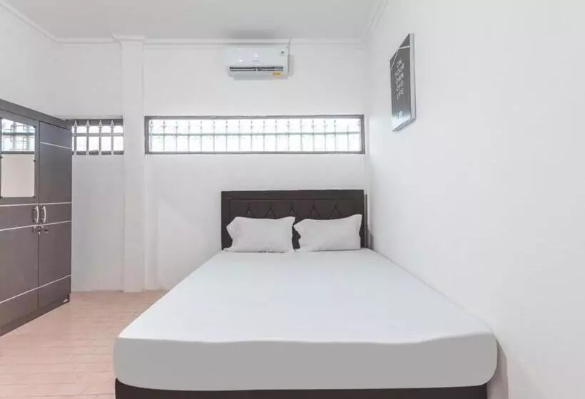 Hotelli Oyo Life 3047 Gita Kencana