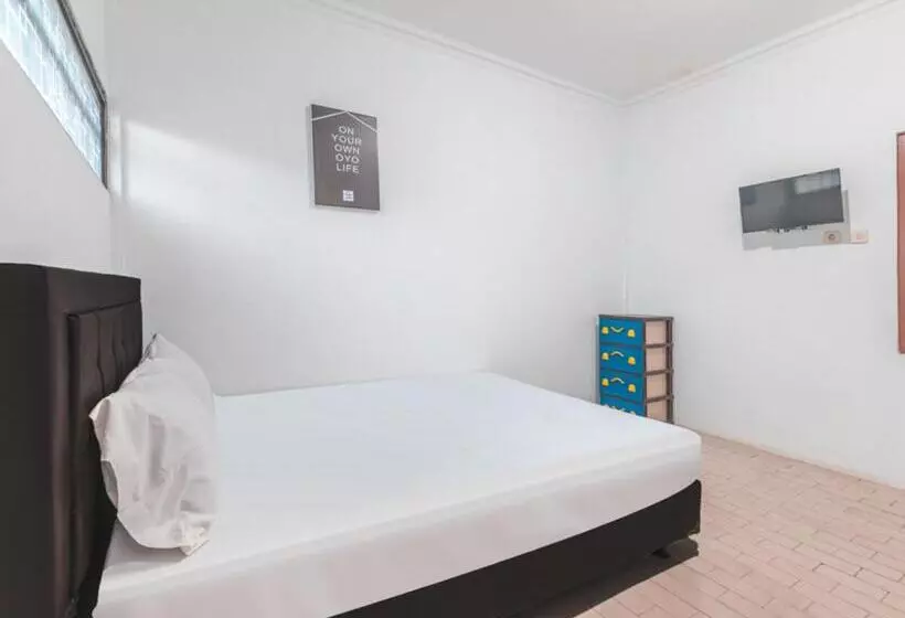 Hotelli Oyo Life 3047 Gita Kencana