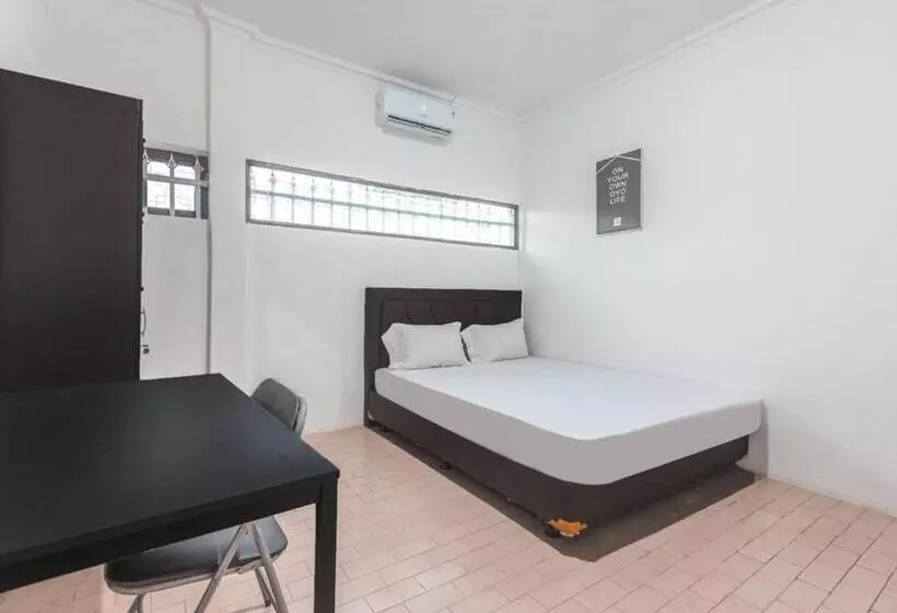 Hotelli Oyo Life 3047 Gita Kencana